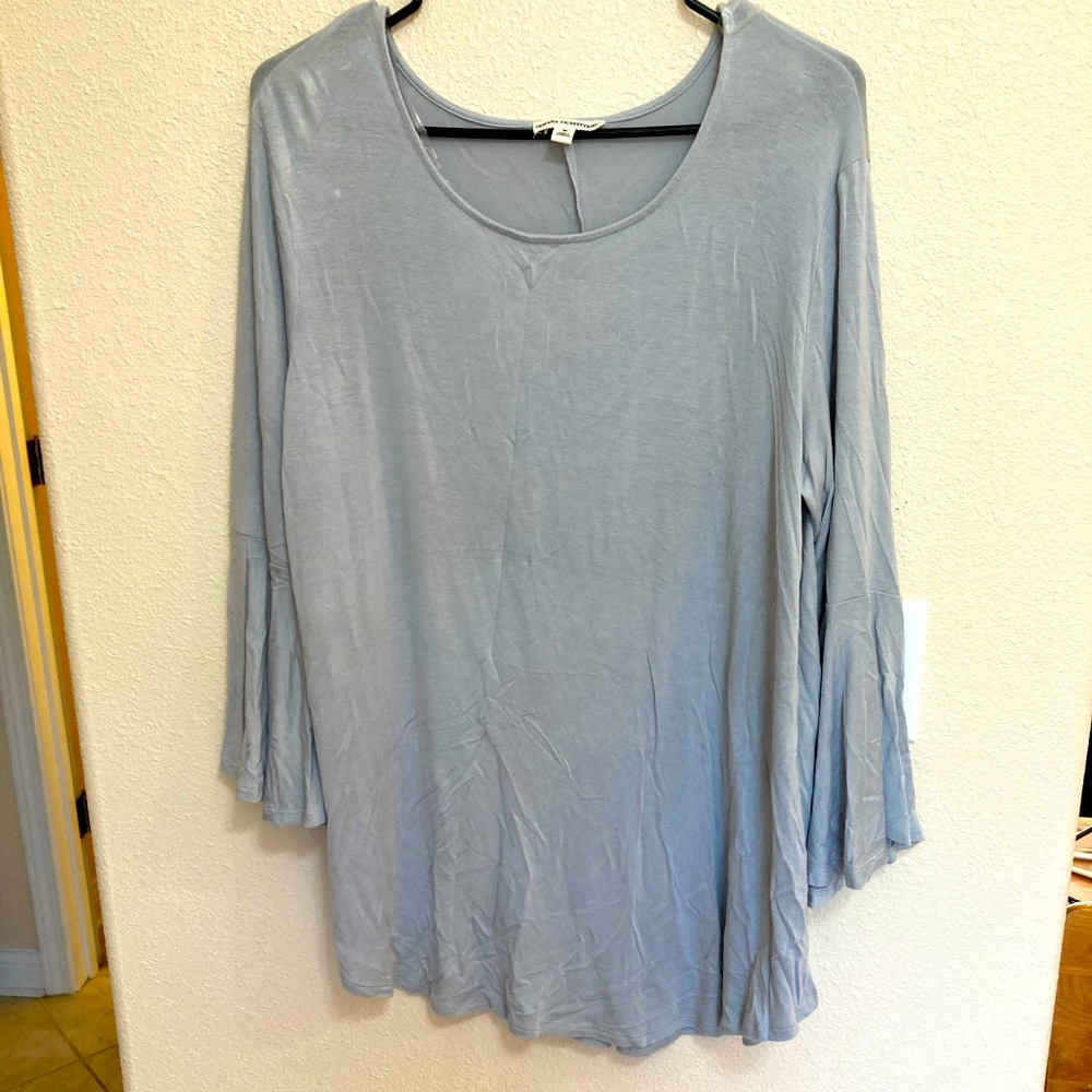 Medium top with bell sleeves